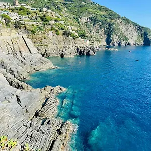 https://al-castello-riomaggiore.hotelitalianriviera.com